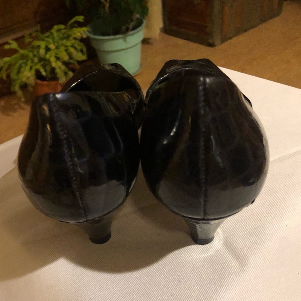Antonio Melani Blue Patent Leather Heels Size 7Med - Picture 9 of 10